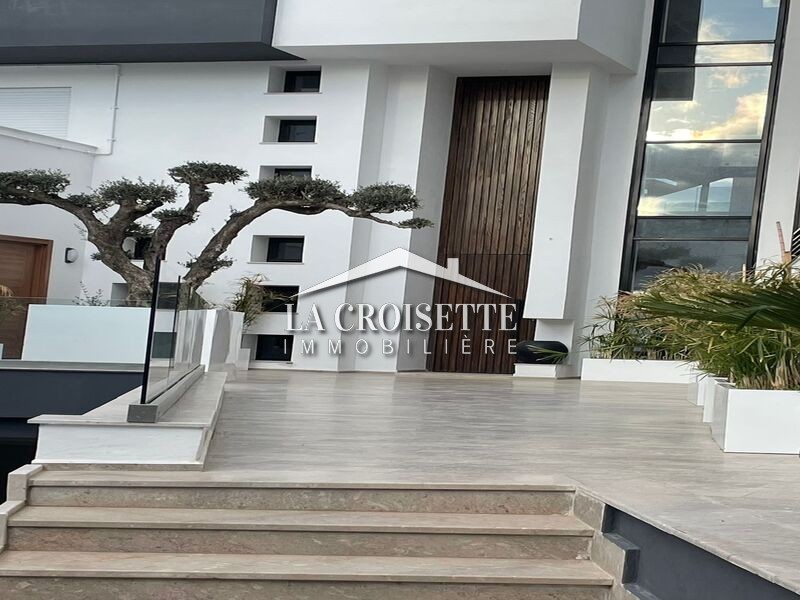 Triplex meublé S+3 avec piscine à Gammarth